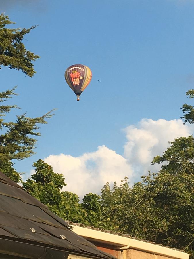 隆德希尔住宿加早餐旅馆 Kelston 外观 照片
